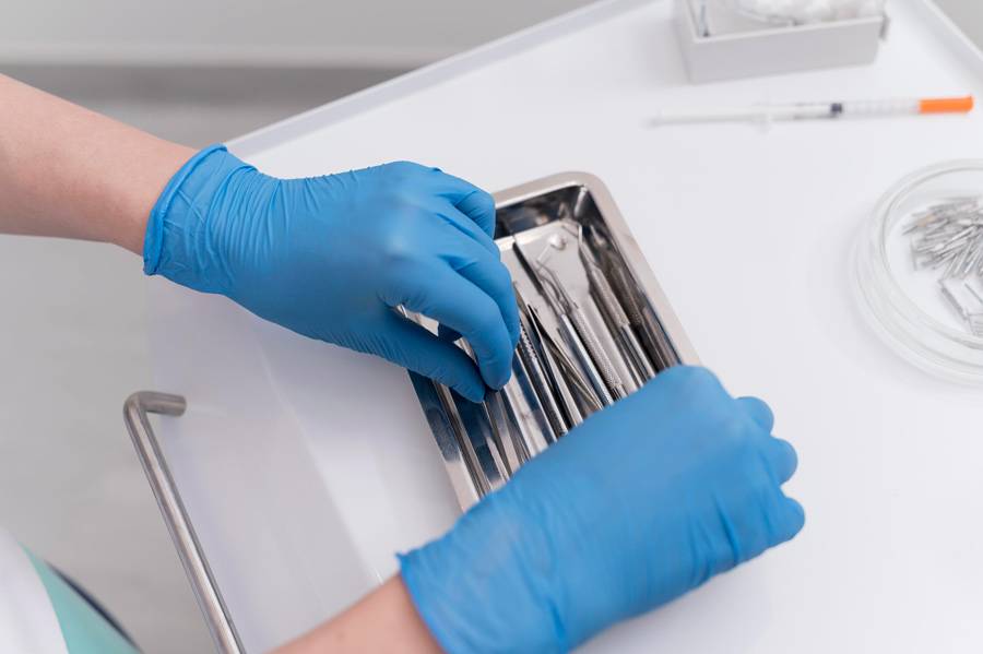 orthodontist-with-latex-gloves-handling-dental-equipment.jpg orthodontist-with-latex-gloves-handling-dental-equipment.jpg