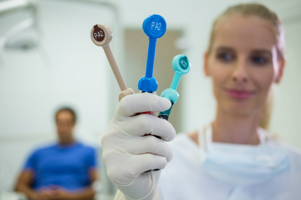 dentist-holding-dental-tools_107420-73942.jpg