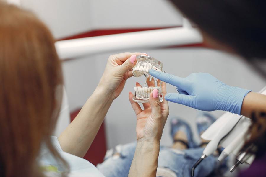 beautiful-girl-sitting-dentist-s-office.jpg beautiful-girl-sitting-dentist-s-office.jpg